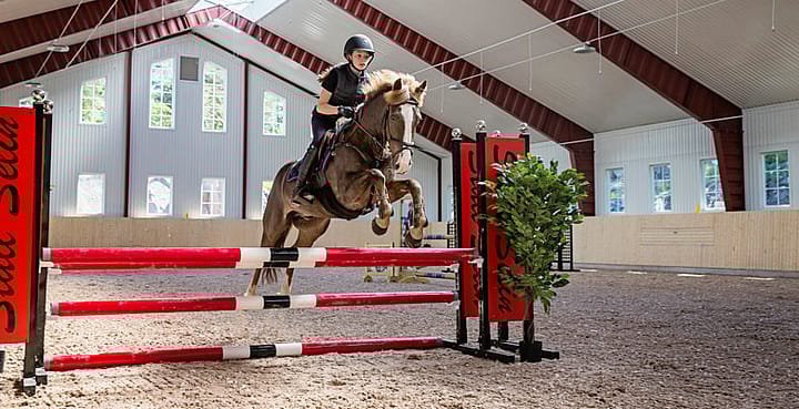 Hästsport – ridhus och stall | BORGA