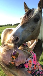 Fb-vinnare Borga Nicolina Ledel och Holly